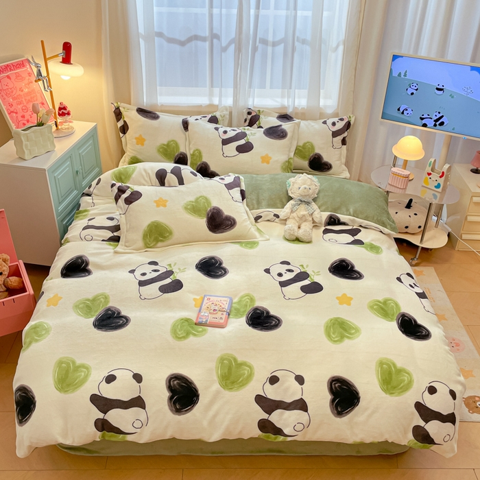 91家纺网 家纺一手货源 找家纺 柒月家居 2025新款高克重牛奶绒印花加厚保暖四件套 爱心熊猫