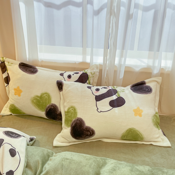 91家纺网 家纺一手货源 找家纺 柒月家居 2025新款高克重牛奶绒印花加厚保暖四件套 爱心熊猫