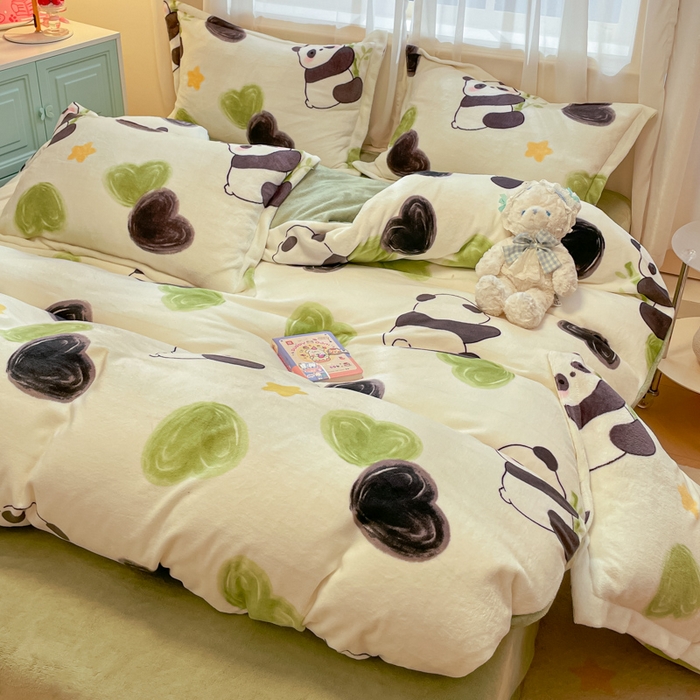 91家纺网 家纺一手货源 找家纺 柒月家居 2025新款高克重牛奶绒印花加厚保暖四件套 爱心熊猫