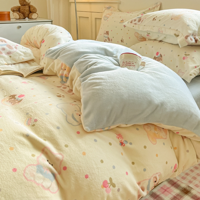 91家纺网 家纺一手货源 找家纺 柒月家居 2025新款高克重牛奶绒印花加厚保暖四件套 波点萌宝