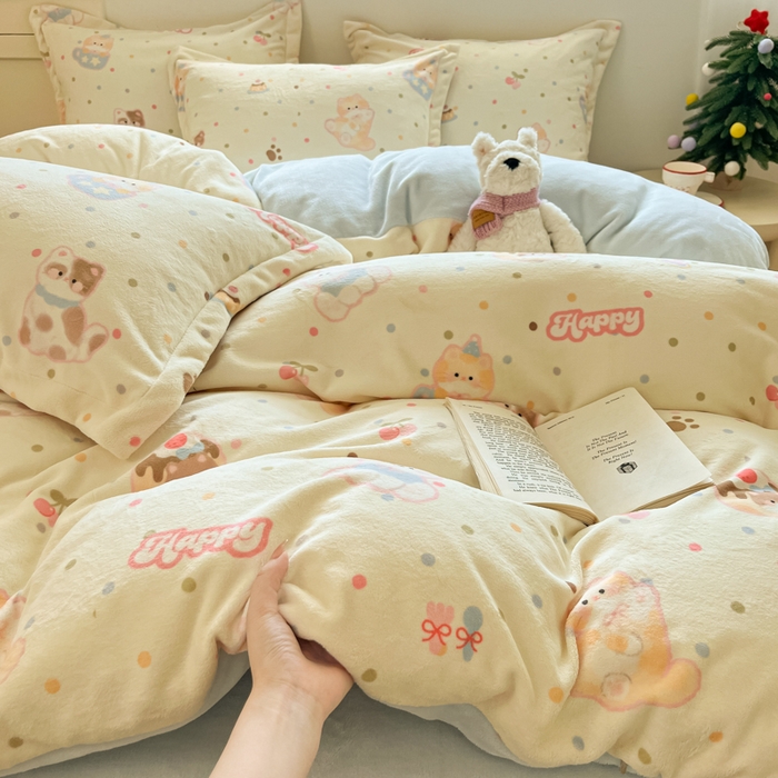 91家纺网 家纺一手货源 找家纺 柒月家居 2025新款高克重牛奶绒印花加厚保暖四件套 波点萌宝