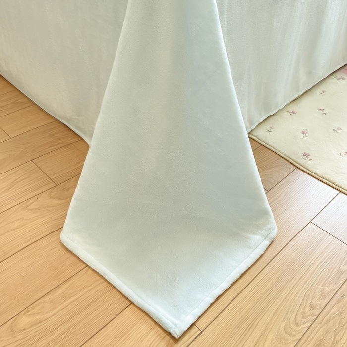 91家纺网 家纺一手货源 找家纺 柒月家居 2025新款高克重牛奶绒印花加厚保暖四件套 波点萌宝