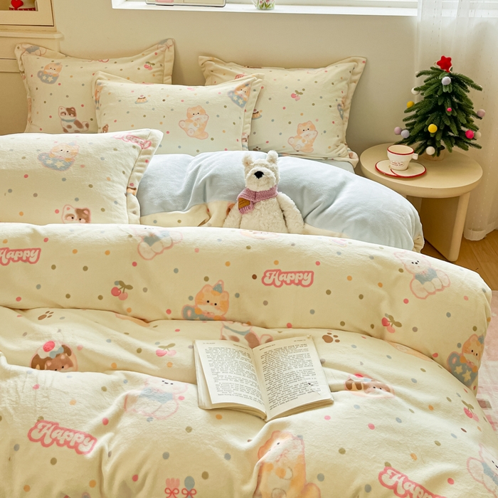 91家纺网 家纺一手货源 找家纺 柒月家居 2025新款高克重牛奶绒印花加厚保暖四件套 波点萌宝