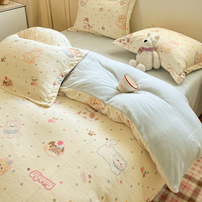 91家纺网 家纺一手货源 找家纺 柒月家居 2025新款高克重牛奶绒印花加厚保暖四件套 波点萌宝