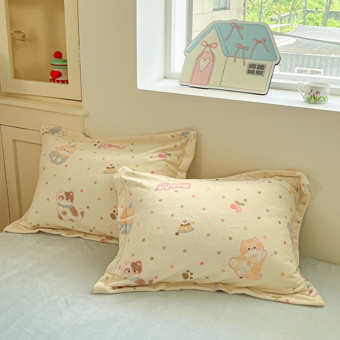 91家纺网 家纺一手货源 找家纺 柒月家居 2025新款高克重牛奶绒印花加厚保暖四件套 波点萌宝