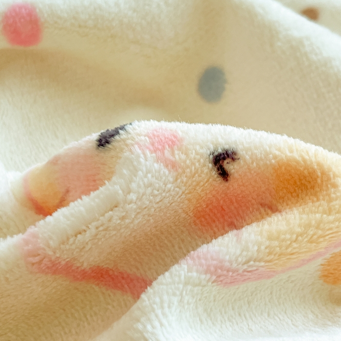 91家纺网 家纺一手货源 找家纺 柒月家居 2025新款高克重牛奶绒印花加厚保暖四件套 波点萌宝