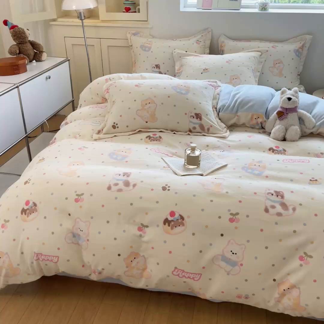91家纺网 家纺一手货源 找家纺 柒月家居 2025新款高克重牛奶绒印花加厚保暖四件套 波点萌宝