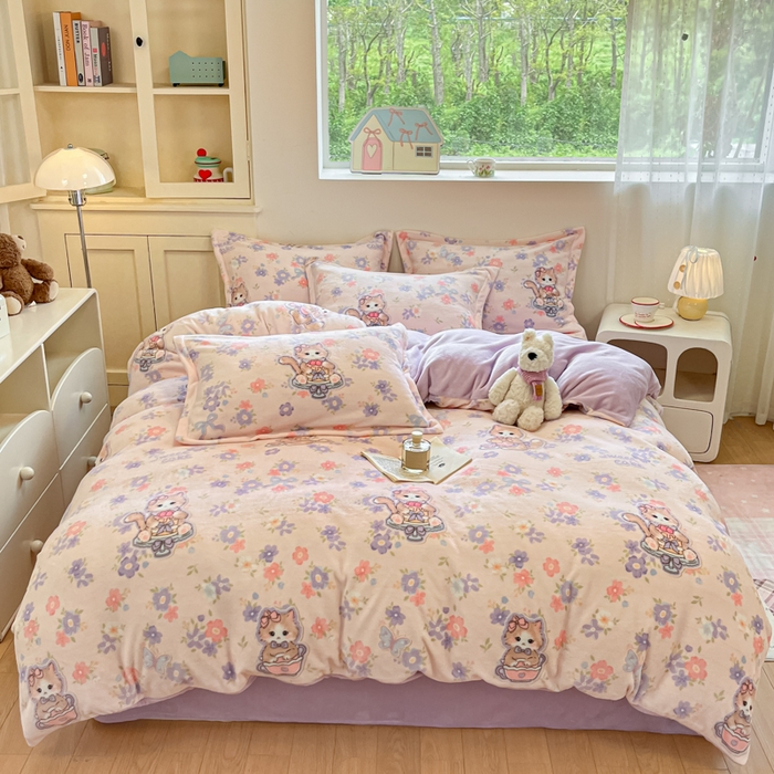 91家纺网 家纺一手货源 找家纺 柒月家居 2025新款高克重牛奶绒印花加厚保暖四件套 花花奶猫