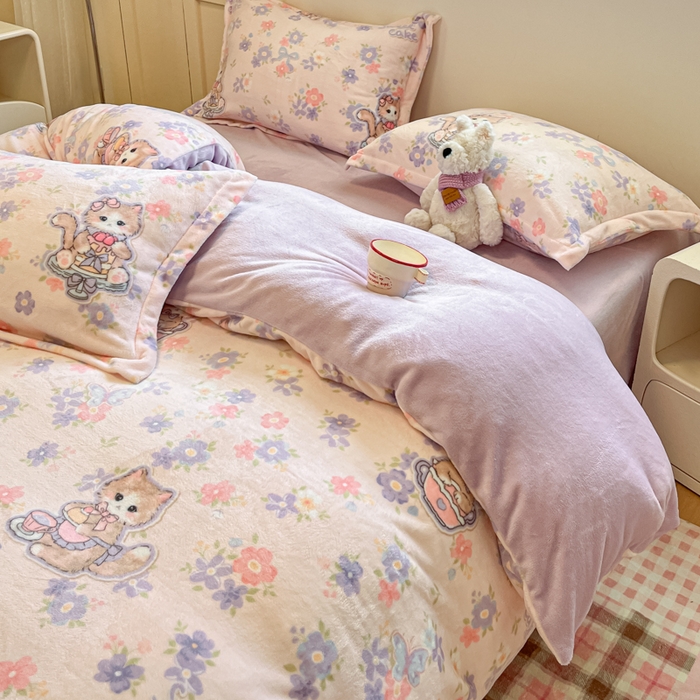 91家纺网 家纺一手货源 找家纺 柒月家居 2025新款高克重牛奶绒印花加厚保暖四件套 花花奶猫