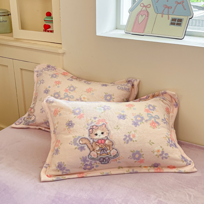 91家纺网 家纺一手货源 找家纺 柒月家居 2025新款高克重牛奶绒印花加厚保暖四件套 花花奶猫