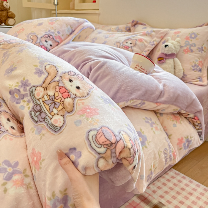 91家纺网 家纺一手货源 找家纺 柒月家居 2025新款高克重牛奶绒印花加厚保暖四件套 花花奶猫