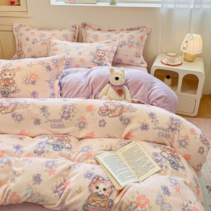 91家纺网 家纺一手货源 找家纺 柒月家居 2025新款高克重牛奶绒印花加厚保暖四件套 花花奶猫