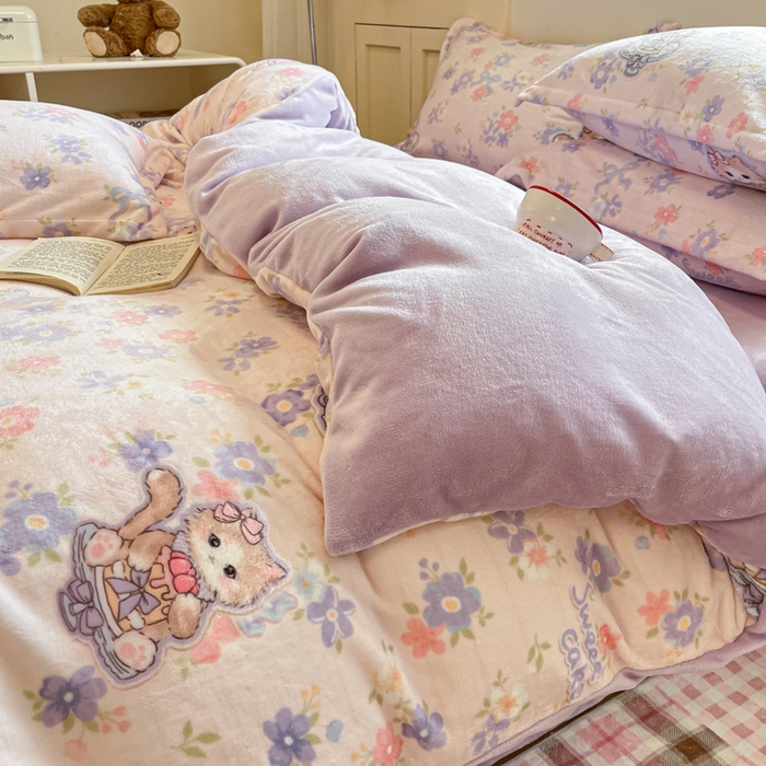 91家纺网 家纺一手货源 找家纺 柒月家居 2025新款高克重牛奶绒印花加厚保暖四件套 花花奶猫