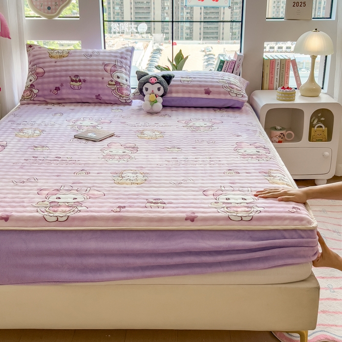 91家纺网 家纺一手货源 找家纺 摩妮卡 2025新款加厚牛奶绒泡泡绒床笠三件套 蝴蝶结美乐蒂