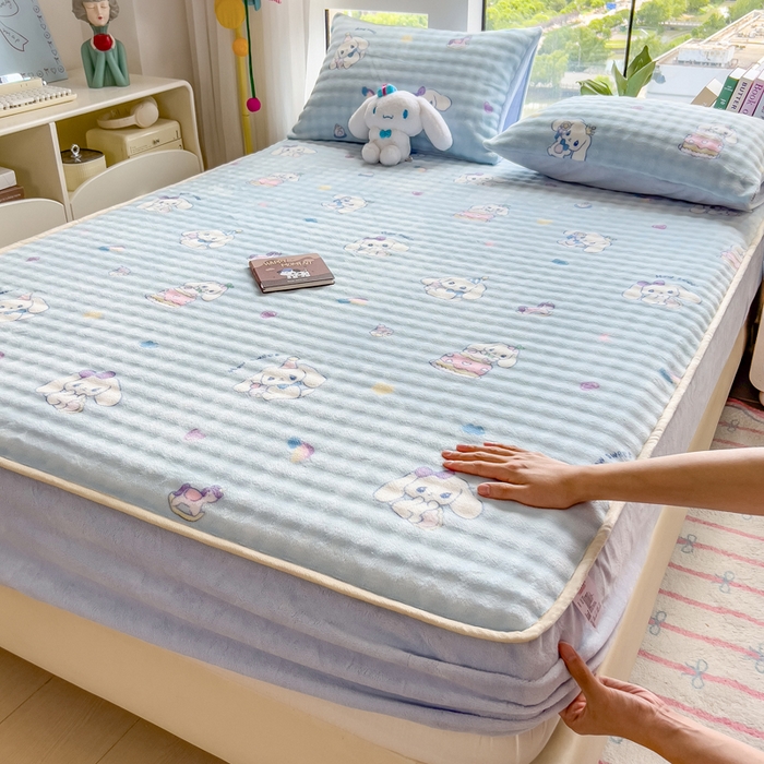 91家纺网 家纺一手货源 找家纺 摩妮卡 2025新款加厚牛奶绒泡泡绒床笠三件套 呆萌大耳狗