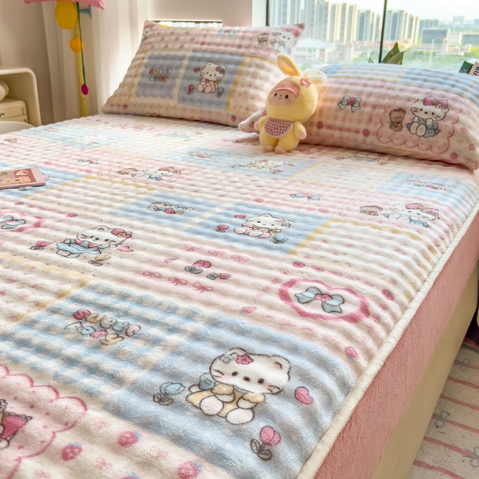 91家纺网 家纺一手货源 找家纺 摩妮卡 2025新款加厚牛奶绒泡泡绒床笠三件套 粉蓝凯蒂猫