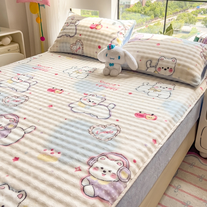 91家纺网 家纺一手货源 找家纺 摩妮卡 2025新款加厚牛奶绒泡泡绒床笠三件套 音乐猫咪