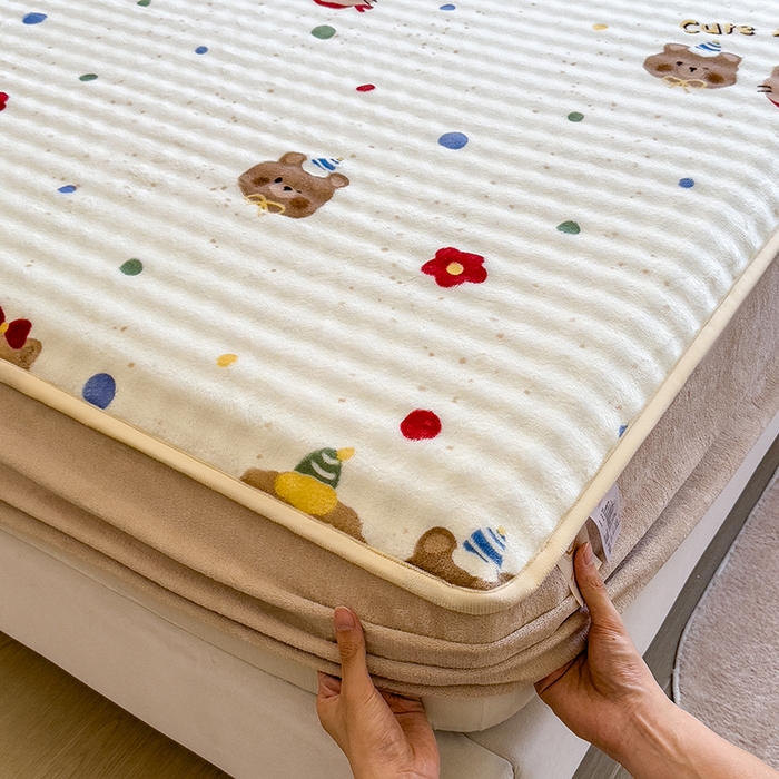 91家纺网 家纺一手货源 找家纺 摩妮卡 2025新款加厚牛奶绒泡泡绒床笠三件套 奇妙庄园