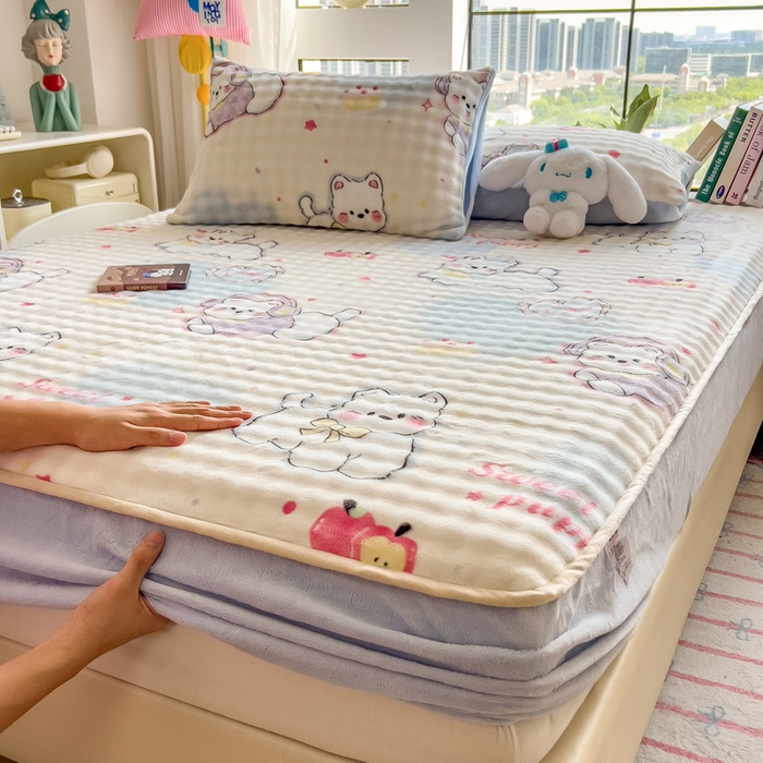 91家纺网 家纺一手货源 找家纺 摩妮卡 2025新款加厚牛奶绒泡泡绒床笠三件套 音乐猫咪