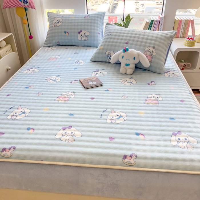 91家纺网 家纺一手货源 找家纺 摩妮卡 2025新款加厚牛奶绒泡泡绒床笠三件套 呆萌大耳狗