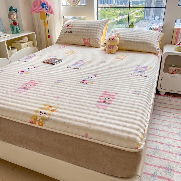 91家纺网 家纺一手货源 找家纺 摩妮卡 2025新款加厚牛奶绒泡泡绒床笠三件套 兔兔聚会