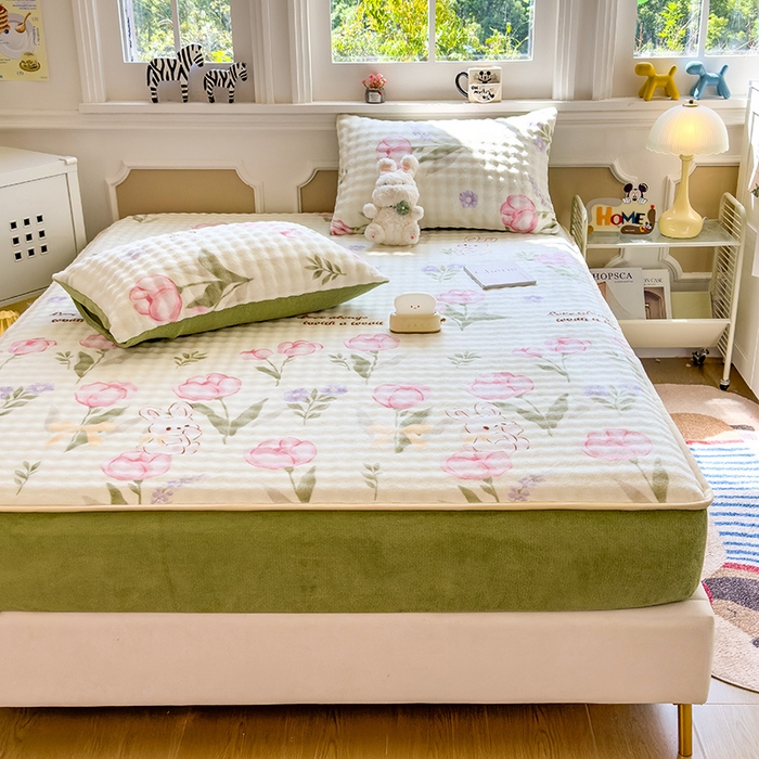 91家纺网 家纺一手货源 找家纺 摩妮卡 2025新款加厚牛奶绒泡泡绒床笠三件套 兔林梦境