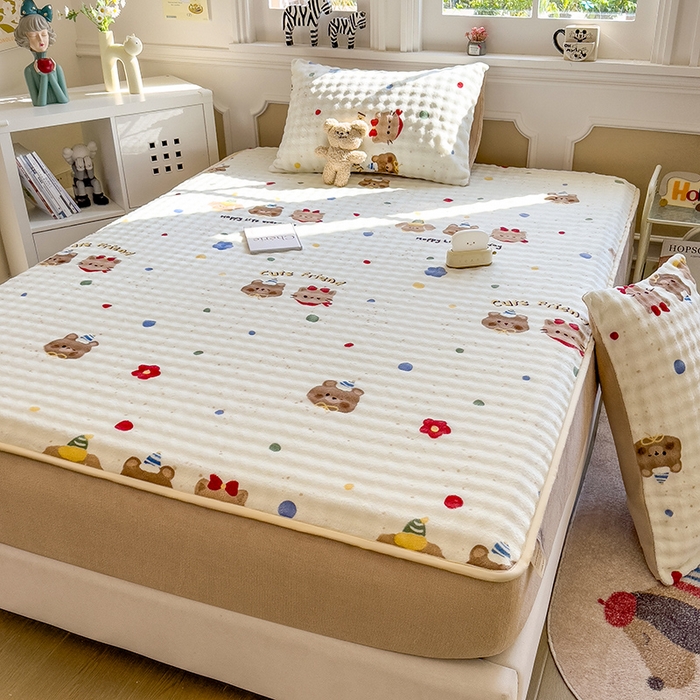 91家纺网 家纺一手货源 找家纺 摩妮卡 2025新款加厚牛奶绒泡泡绒床笠三件套 奇妙庄园