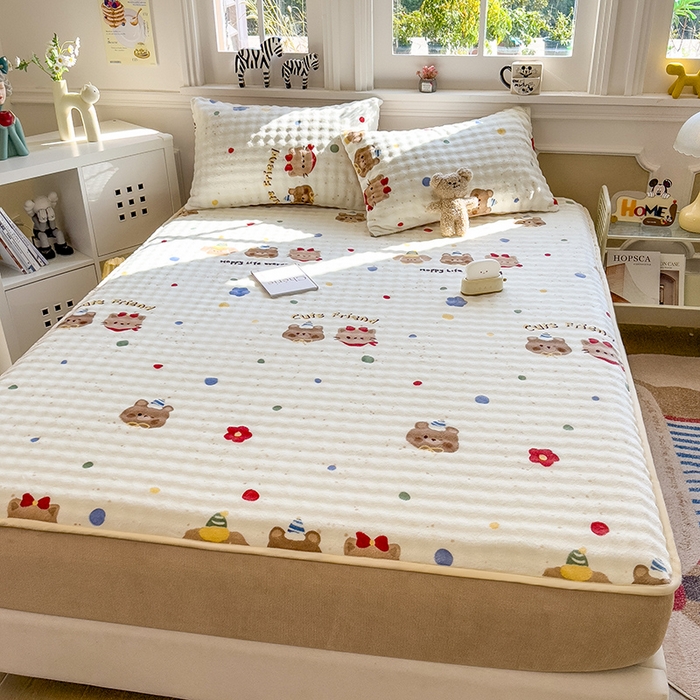 91家纺网 家纺一手货源 找家纺 摩妮卡 2025新款加厚牛奶绒泡泡绒床笠三件套 奇妙庄园