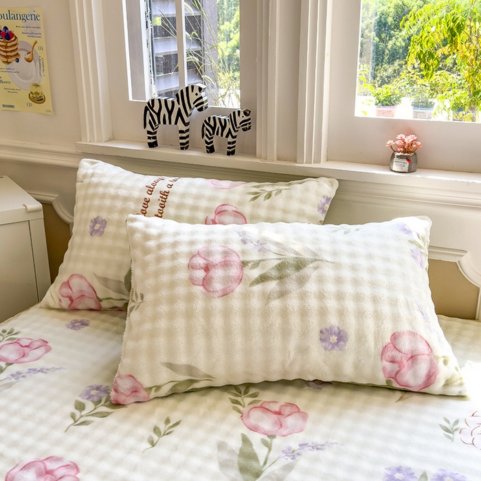 91家纺网 家纺一手货源 找家纺 摩妮卡 2025新款加厚牛奶绒泡泡绒床笠三件套 兔林梦境