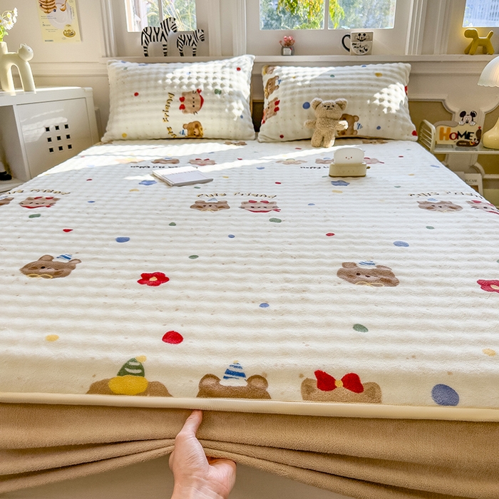 91家纺网 家纺一手货源 找家纺 摩妮卡 2025新款加厚牛奶绒泡泡绒床笠三件套 奇妙庄园