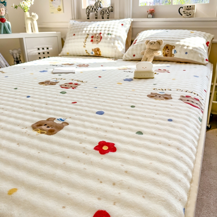 91家纺网 家纺一手货源 找家纺 摩妮卡 2025新款加厚牛奶绒泡泡绒床笠三件套 奇妙庄园