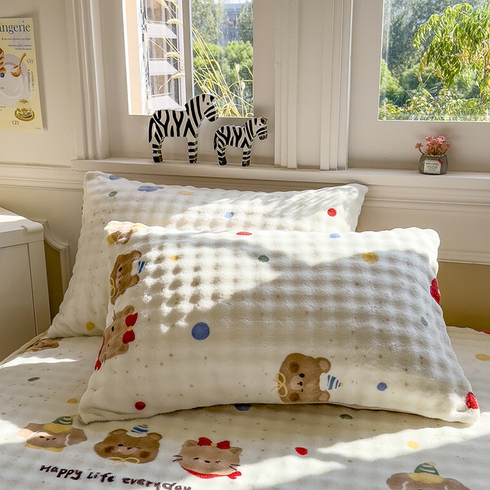 91家纺网 家纺一手货源 找家纺 摩妮卡 2025新款加厚牛奶绒泡泡绒床笠三件套 奇妙庄园