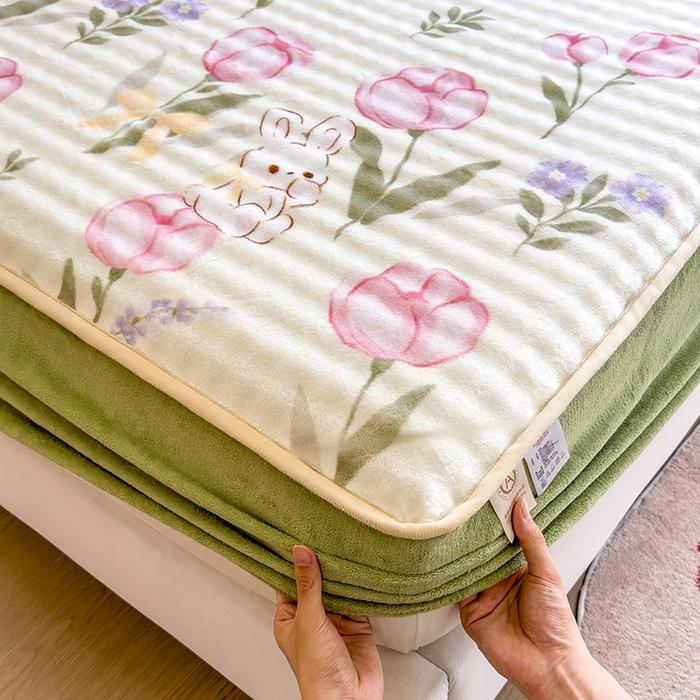 91家纺网 家纺一手货源 找家纺 摩妮卡 2025新款加厚牛奶绒泡泡绒床笠三件套 兔林梦境