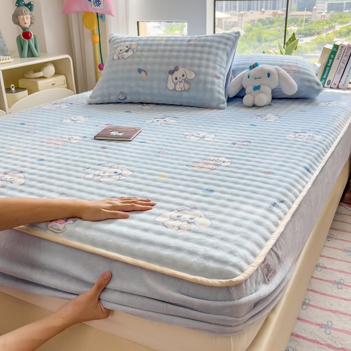 91家纺网 家纺一手货源 找家纺 摩妮卡 2025新款加厚牛奶绒泡泡绒床笠三件套 呆萌大耳狗