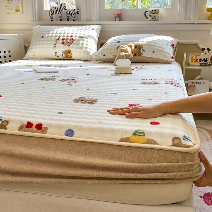 91家纺网 家纺一手货源 找家纺 摩妮卡 2025新款加厚牛奶绒泡泡绒床笠三件套 奇妙庄园