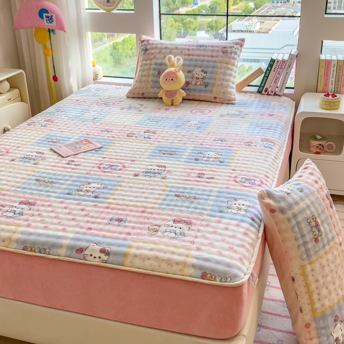 91家纺网 家纺一手货源 找家纺 摩妮卡 2025新款加厚牛奶绒泡泡绒床笠三件套 粉蓝凯蒂猫