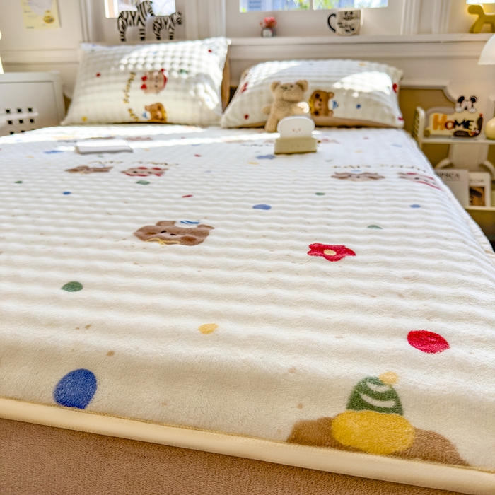 91家纺网 家纺一手货源 找家纺 摩妮卡 2025新款加厚牛奶绒泡泡绒床笠三件套 奇妙庄园