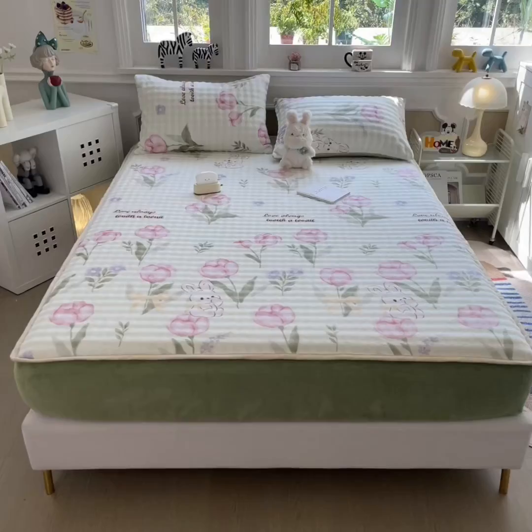 91家纺网 家纺一手货源 找家纺 摩妮卡 2025新款加厚牛奶绒泡泡绒床笠三件套 兔林梦境