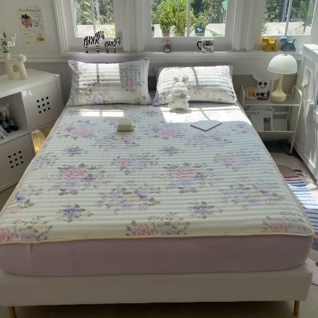 91家纺网 家纺一手货源 找家纺 摩妮卡 2025新款加厚牛奶绒泡泡绒床笠三件套 花锦