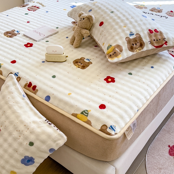 91家纺网 家纺一手货源 找家纺 摩妮卡 2025新款加厚牛奶绒泡泡绒床笠三件套 奇妙庄园