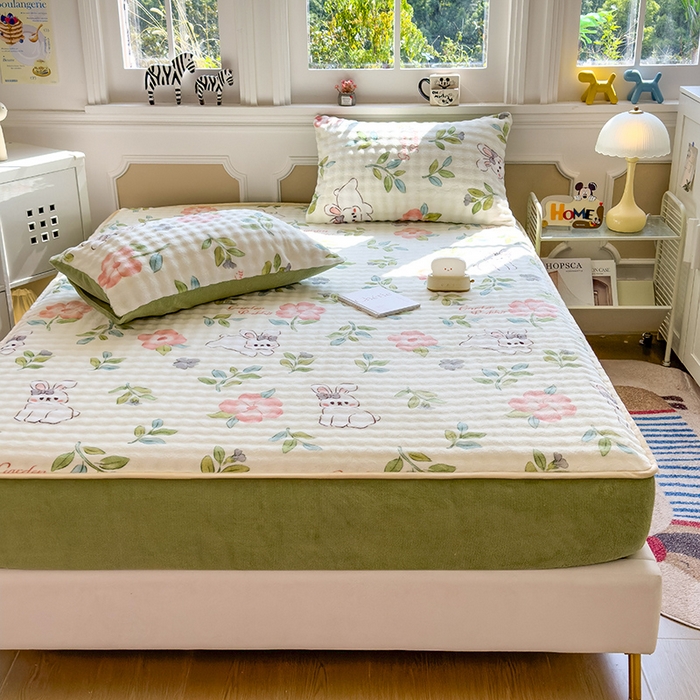 91家纺网 家纺一手货源 找家纺 摩妮卡 2025新款加厚牛奶绒泡泡绒床笠三件套 轻舞花影