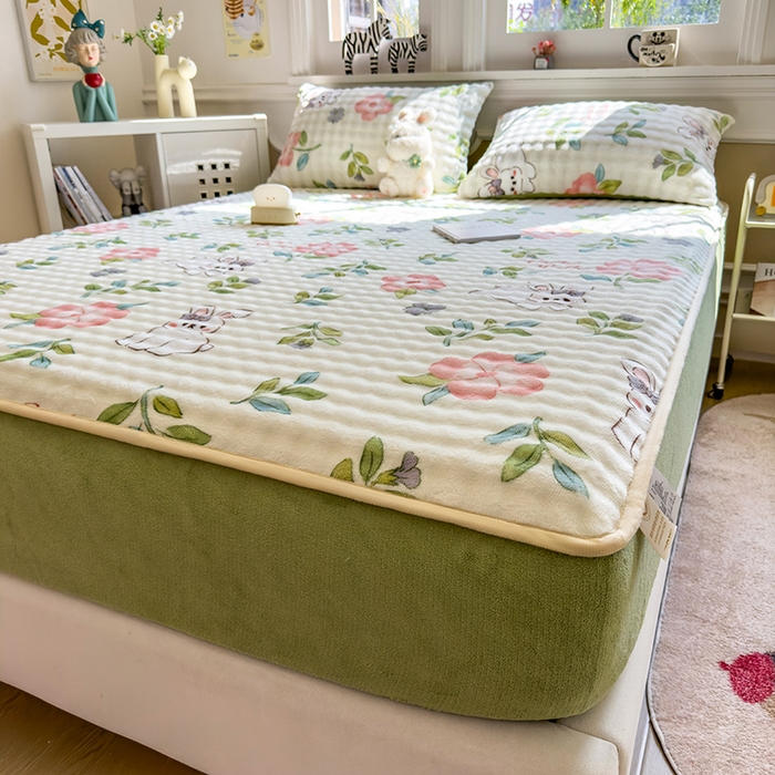 91家纺网 家纺一手货源 找家纺 摩妮卡 2025新款加厚牛奶绒泡泡绒床笠三件套 轻舞花影