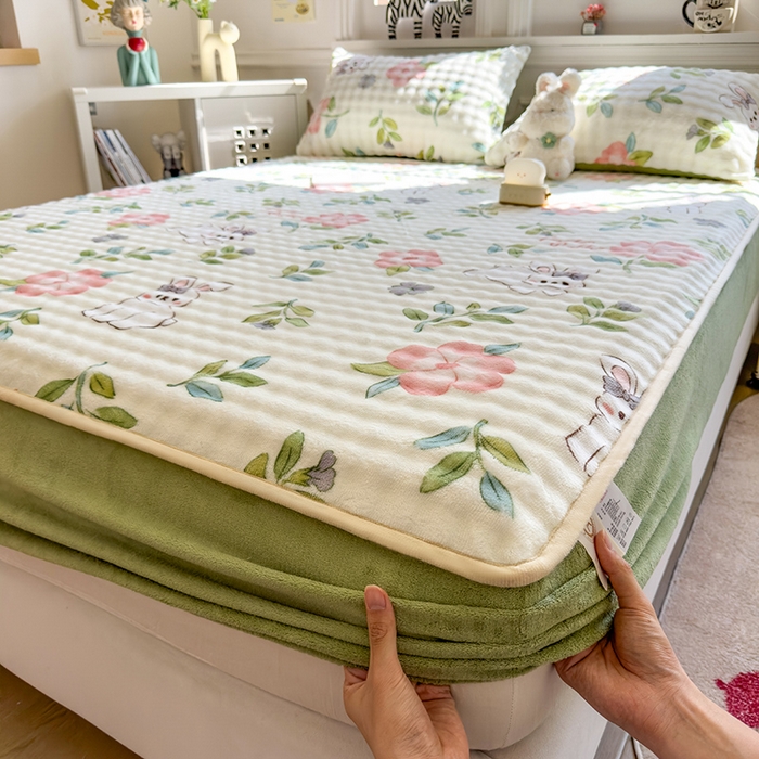 91家纺网 家纺一手货源 找家纺 摩妮卡 2025新款加厚牛奶绒泡泡绒床笠三件套 轻舞花影