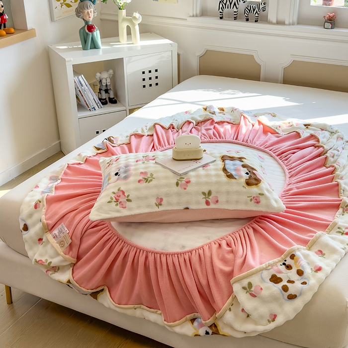 91家纺网 家纺一手货源 找家纺 摩妮卡 2025新款加厚牛奶绒泡泡绒床笠三件套 汪汪仙贝