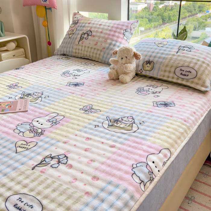 91家纺网 家纺一手货源 找家纺 摩妮卡 2025新款加厚牛奶绒泡泡绒床笠三件套 可爱兔兔