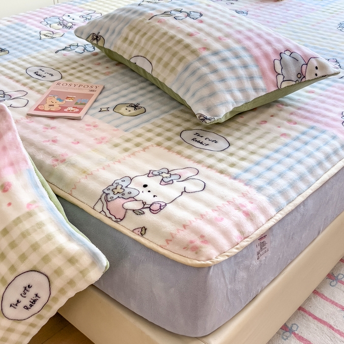 91家纺网 家纺一手货源 找家纺 摩妮卡 2025新款加厚牛奶绒泡泡绒床笠三件套 可爱兔兔