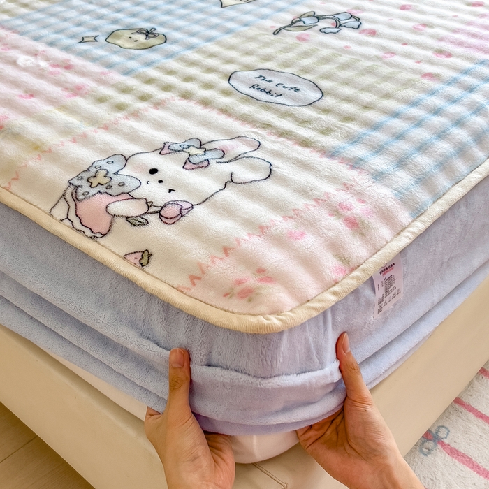 91家纺网 家纺一手货源 找家纺 摩妮卡 2025新款加厚牛奶绒泡泡绒床笠三件套 可爱兔兔