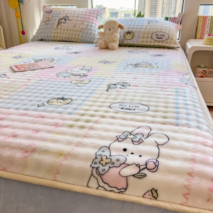 91家纺网 家纺一手货源 找家纺 摩妮卡 2025新款加厚牛奶绒泡泡绒床笠三件套 可爱兔兔