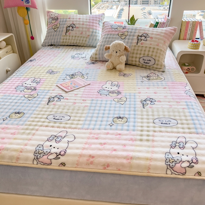 91家纺网 家纺一手货源 找家纺 摩妮卡 2025新款加厚牛奶绒泡泡绒床笠三件套 可爱兔兔