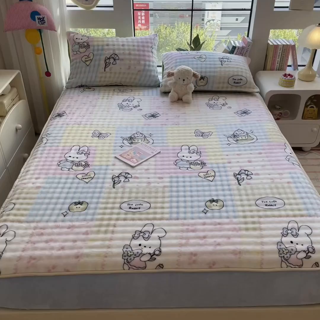 91家纺网 家纺一手货源 找家纺 摩妮卡 2025新款加厚牛奶绒泡泡绒床笠三件套 可爱兔兔